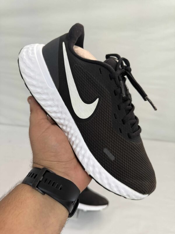Nike Revolution 5 Wide