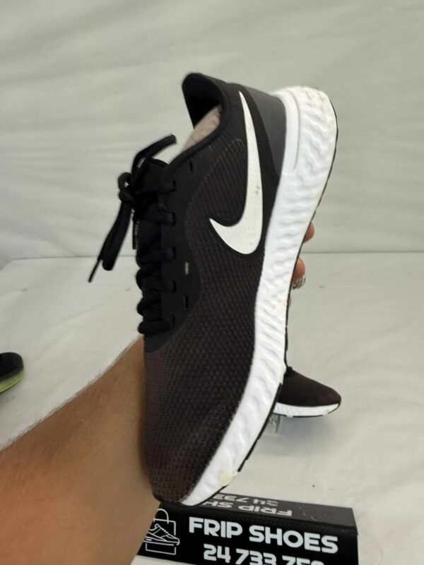 Nike Revolution 5 Wide