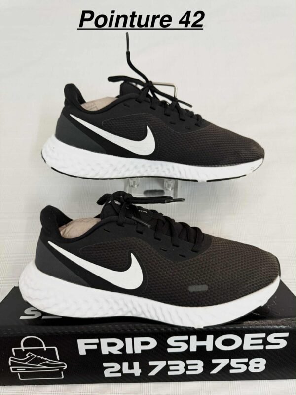 Nike Revolution 5 Wide